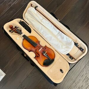 Cecilio Violin 600 CVN 4/4 Full Size, 2 Bows Metronome Shoulder Rest Gently Used